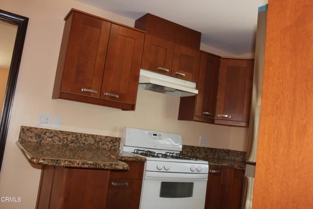 1726 1/2 Chevy Chase E Drive, Glendale CA: https://media.crmls.org/mediaz/07f1b588-c997-4fdb-945e-3001595feb88.jpg