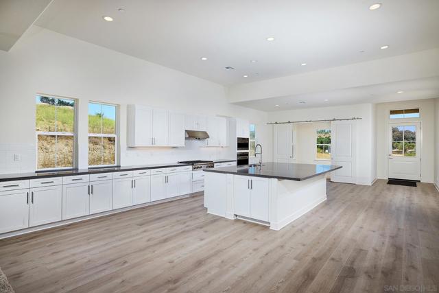 Image 5 of 16 For 15130 Larchmont St