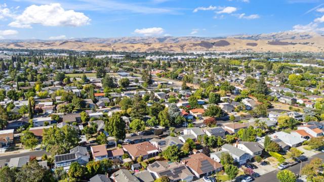 280 Esteban Way, San Jose CA: https://media.crmls.org/mediaz/07f1f75a-aed3-43ad-9be7-1f2b0d714734.jpg