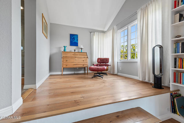 4498 Rayburn Street, Westlake Village CA: https://media.crmls.org/mediaz/07f21e1f-faf6-4fcf-93c7-87488c0acb05.jpg