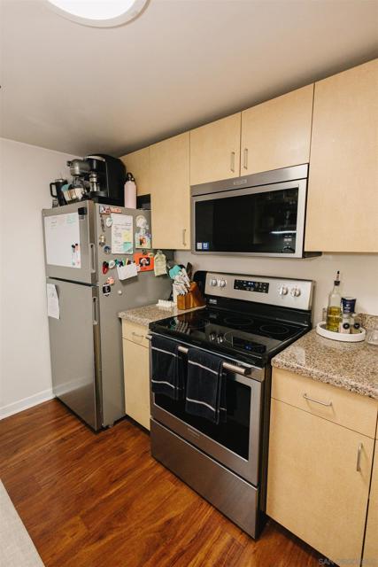 425 W Beech St, San Diego CA: https://media.crmls.org/mediaz/07f3142d-566c-4c3a-b71e-42fc575256be.jpg