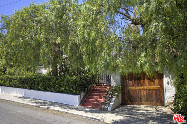 2961 Effie Street, Los Angeles CA: https://media.crmls.org/mediaz/07f3de2f-c9ec-4772-b3d4-e3b6276a61cb.jpg