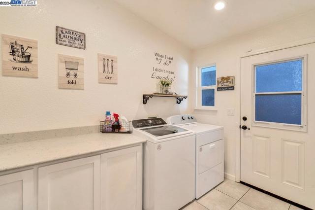 Image 34 of 44 For 8540 Bates Ct