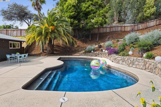 441 FOX HILLS COURT, Oakland CA: https://media.crmls.org/mediaz/07f416f0-6136-42a7-8ec9-9f815e6ec2f8.jpg