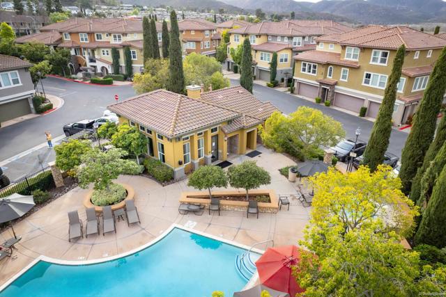 Pool/ Clubhouse