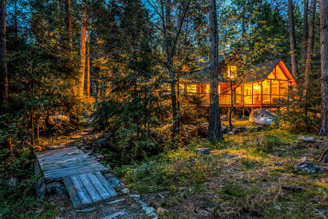 26299 Tahquitz Drive, Idyllwild CA: https://media.crmls.org/mediaz/07f43246-438a-4506-a874-8ba56303d83e.jpg