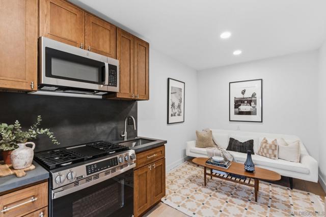 3006 Fir St, San Diego CA: https://media.crmls.org/mediaz/07f46b55-d2da-476c-aab7-e3c01e38cf92.jpg