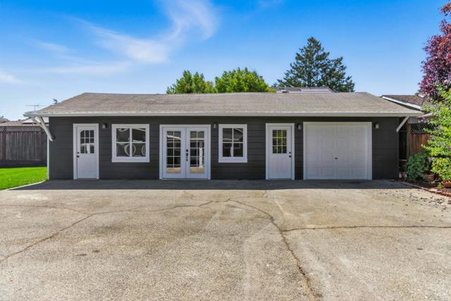 15591 Loma Vista Avenue, Los Gatos CA: https://media.crmls.org/mediaz/07f4a8f4-ca9c-4492-96cf-087b900be241.jpg