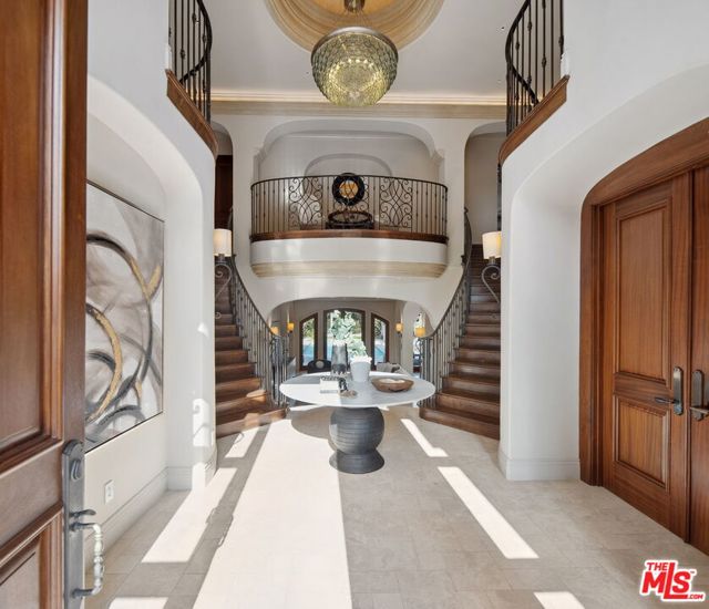 6882 Arizona Avenue, Los Angeles CA: https://media.crmls.org/mediaz/07f4b7e5-4e45-4354-a6c4-3094b6a6acbc.jpg