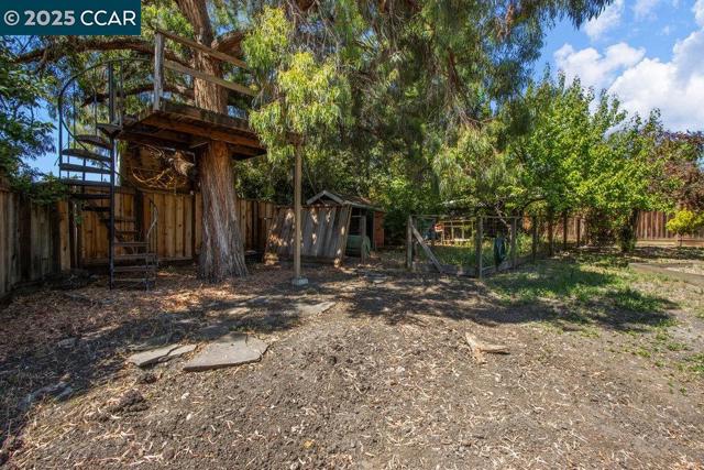 66 Del Hambre Cir, Walnut Creek CA: https://media.crmls.org/mediaz/07f4e203-dd90-4ab5-b6f9-1190c79a27c6.jpg