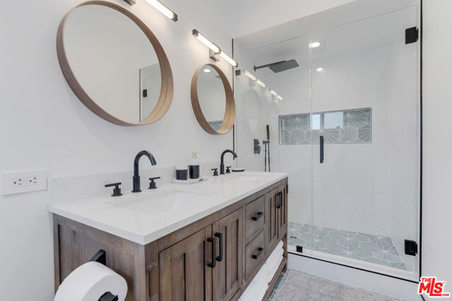 5835 Mcdonie Avenue, Woodland Hills CA: https://media.crmls.org/mediaz/07f51cef-9811-4115-a403-8c4360342c68.jpg
