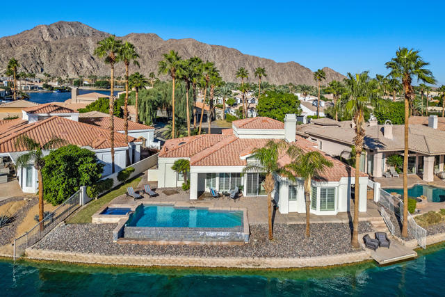 47380 Via Cordova, La Quinta CA: https://media.crmls.org/mediaz/07f65f0a-db2f-4f23-9090-b3a2ffdd4a90.jpg