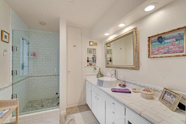 6 Stratford Place, Monterey CA: https://media.crmls.org/mediaz/07f67ff9-1139-4992-affa-c550f6f73f29.jpg