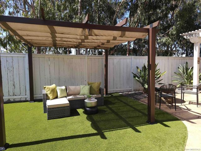 1187 Avenida Azul, San Marcos CA: https://media.crmls.org/mediaz/07f682d1-a378-4c72-9630-bfa4dbbb4b52.jpg