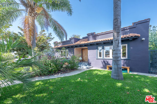 1207 Poinsettia Drive, West Hollywood CA: https://media.crmls.org/mediaz/07f6af3a-636f-4846-a8f9-a57c95f51ecc.jpg
