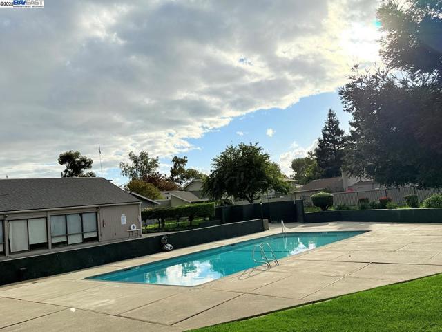 68 El Toro Ct, Fairfield CA: https://media.crmls.org/mediaz/07f6df72-a9c6-4244-b660-68bd7428d499.jpg