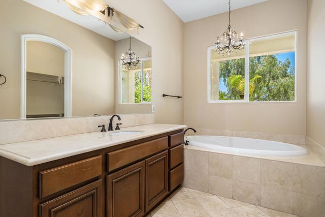 81220 Victoria Lane, La Quinta CA: https://media.crmls.org/mediaz/07f714ad-8955-43c6-a0d3-4c23adda535b.jpg