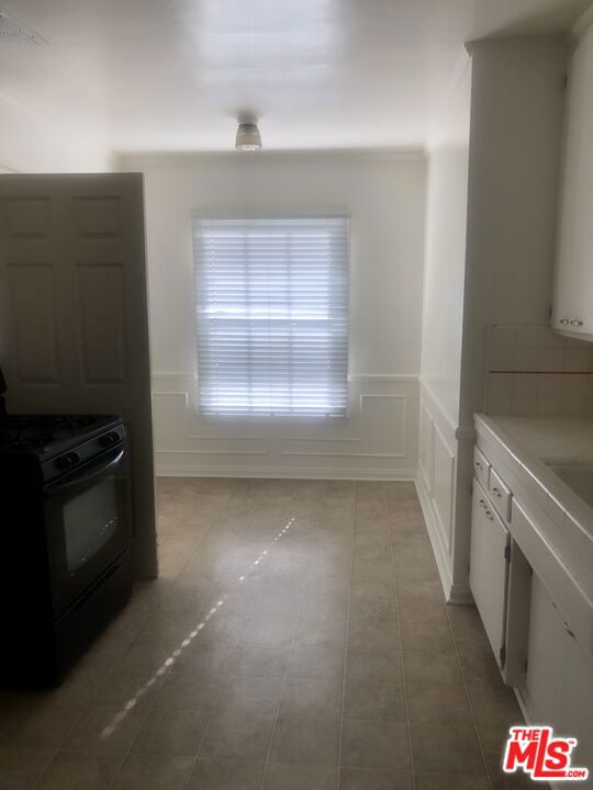 460 460 1/4 Kelton Avenue, Los Angeles CA: https://media.crmls.org/mediaz/07f7176b-9084-461b-94fe-7d57cdfd2451.jpg