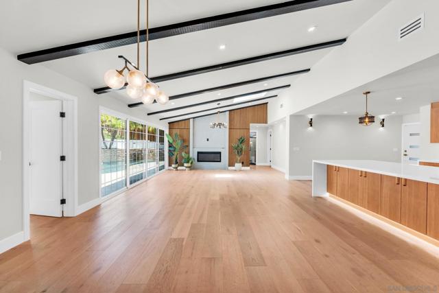 7105 Mimosa Dr, Carlsbad CA: https://media.crmls.org/mediaz/07f803ae-cdbf-43dd-bcbd-cbabef640e9c.jpg