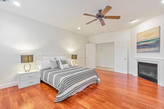 135 Cara Ct, Walnut Creek CA: https://media.crmls.org/mediaz/07f83bb9-67f6-4f0b-aa64-24eca27a0350.jpg