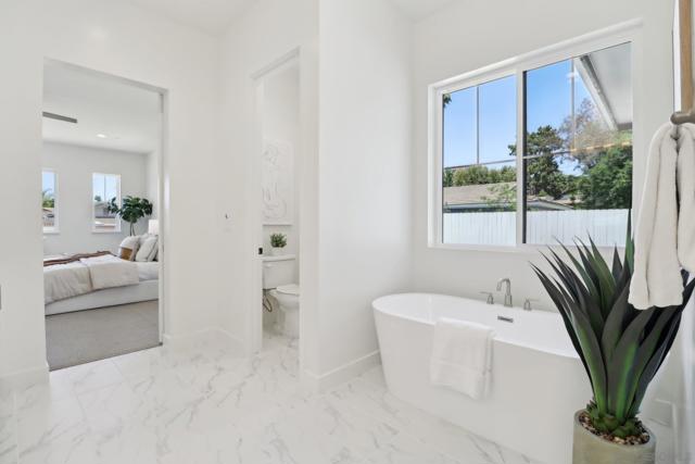 2745 Alexander Dr, Escondido CA: https://media.crmls.org/mediaz/07f88d98-6206-4b50-b947-f9bf2a6bd0ad.jpg