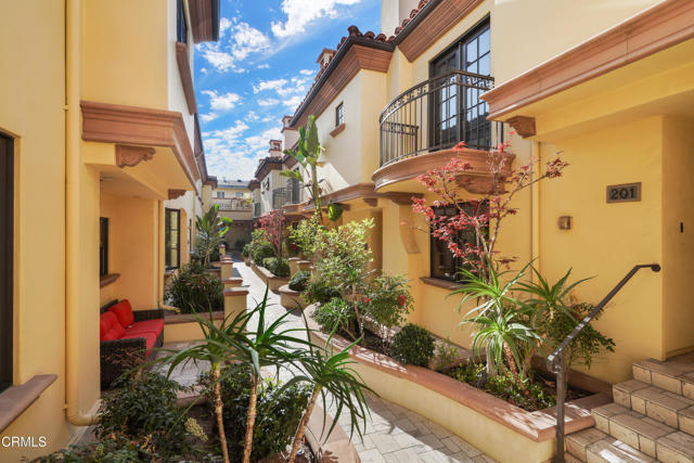 Detail Gallery Image 8 of 51 For 985 N Michillinda Ave #207,  Pasadena,  CA 91107 - 3 Beds | 5 Baths