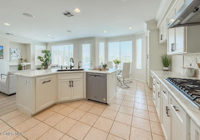 3030 Hollycrest Avenue, Thousand Oaks CA: https://media.crmls.org/mediaz/07f8d297-9b19-459f-85bb-0bb6db8ce760.jpg