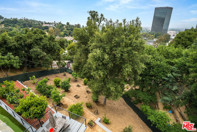 3701 Multiview Drive, Los Angeles CA: https://media.crmls.org/mediaz/07f923b7-0833-4f04-82b6-0d8b8a810a93.jpg