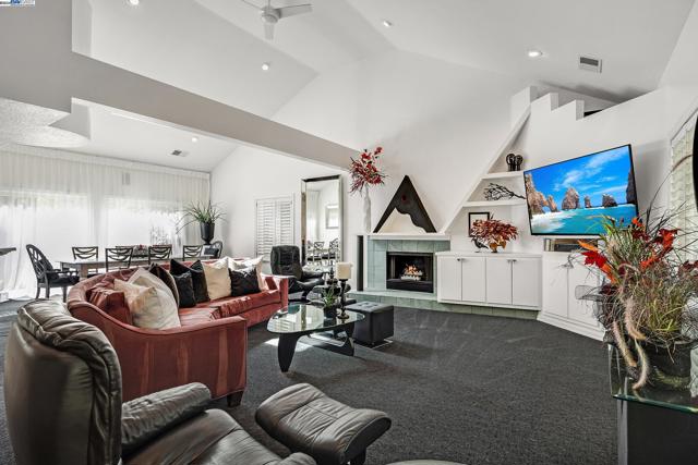 Image 7 of 58 For 7828 Foothill Knolls Dr