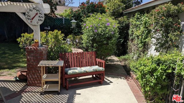 7903 Amestoy Avenue, Van Nuys CA: https://media.crmls.org/mediaz/07f9c65b-94a0-4053-9960-82e3e61f88a2.jpg