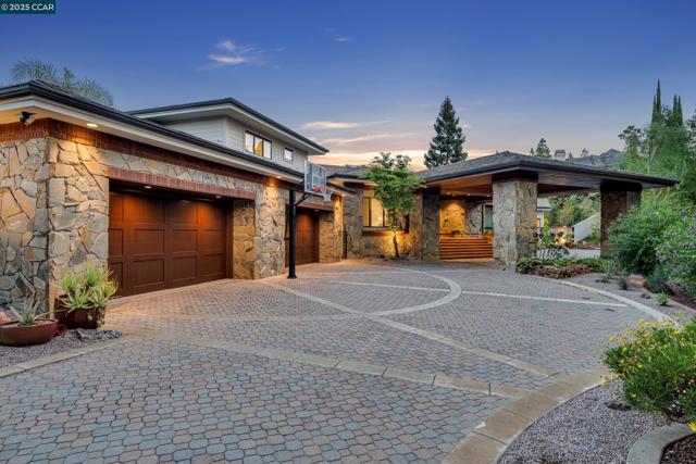 1121 Eagle Nest Ct, Danville CA: https://media.crmls.org/mediaz/07fa4d6d-849f-49e3-9c2e-e1dfc401efeb.jpg