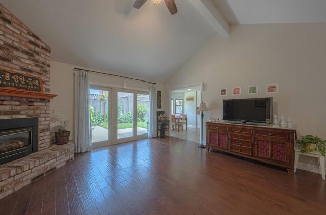 1121 Palo Alto Way, Salinas CA: https://media.crmls.org/mediaz/07fa5098-fad8-416d-a1f1-266b58c1d811.jpg
