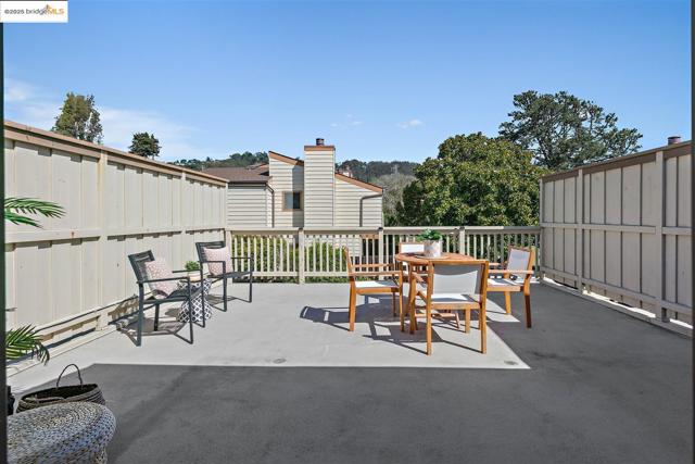 1130 Richmond ST, El Cerrito CA: https://media.crmls.org/mediaz/07fa7587-ccb5-4a93-9f26-eb3e369c5c3c.jpg