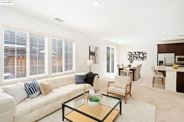 112 Willowrun Way, Oakley CA: https://media.crmls.org/mediaz/07fab3b2-c16f-4c75-ac4f-8a6afebf35cb.jpg