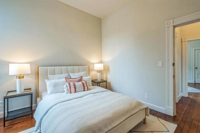 696 29th Street, Oakland CA: https://media.crmls.org/mediaz/07fba032-1d7d-4db2-9586-d291ba444a61.jpg