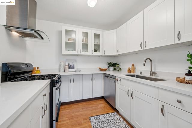 2028 Damuth St, Oakland CA: https://media.crmls.org/mediaz/07fbcd2c-f3ff-477b-b198-5b655383a163.jpg