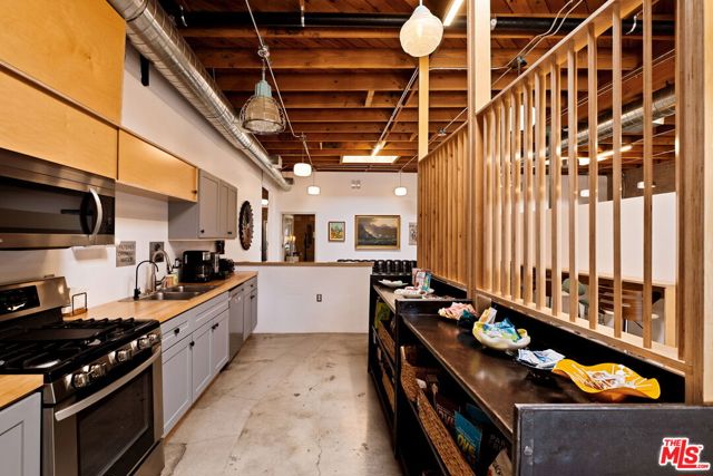  Commercial for Sale in Los Angeles, California