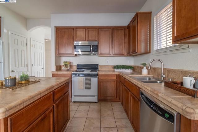 1526 Cat Tail Dr, Stockton CA: https://media.crmls.org/mediaz/07fcd212-9423-49f7-9d41-e5b5178b868d.jpg