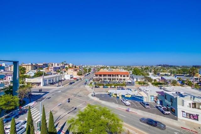3740 Park Boulevard, San Diego CA: https://media.crmls.org/mediaz/07fcd341-b044-416a-a600-122e15c25570.jpg