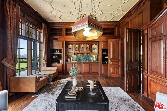 19000 Dorlon Drive, Tarzana CA: https://media.crmls.org/mediaz/07fd7437-a59d-485f-a983-7c4208c9e2e5.jpg