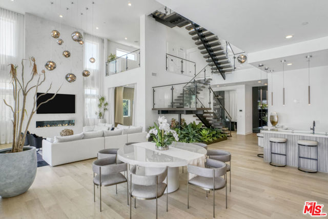 20472 W Windsor Lane, Porter Ranch CA: https://media.crmls.org/mediaz/07fd7f9c-671e-490f-8d13-40c37366258e.jpg