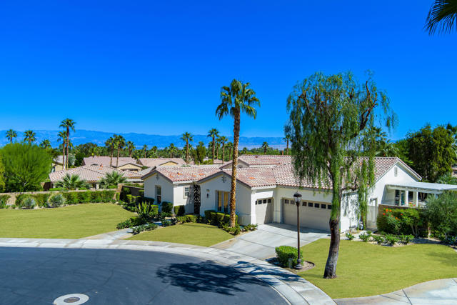 81207 Santa Rosa Court, La Quinta CA: https://media.crmls.org/mediaz/07fda490-3063-422b-9289-e5011f9fabe3.jpg