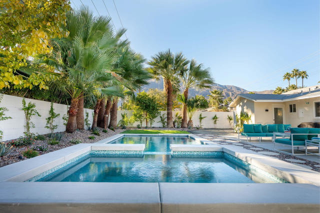 1125 E Sunny Dunes Road, Palm Springs CA: https://media.crmls.org/mediaz/07fdd4b0-fa18-42b8-b733-4c550ca55ac8.jpg