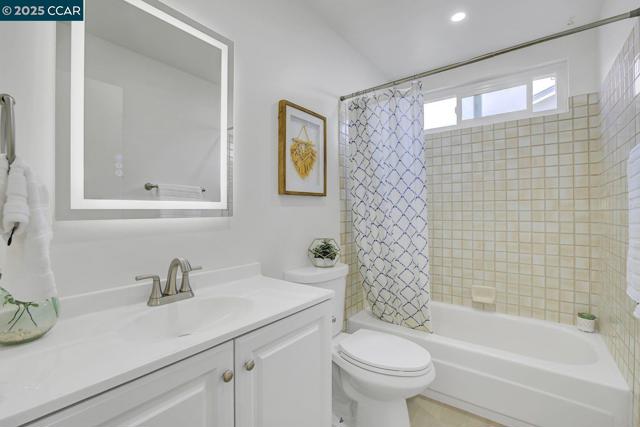 9821 Broadmoor Dr, San Ramon CA: https://media.crmls.org/mediaz/07fe01ca-0a59-4f82-93c0-92d5c2f9ade2.jpg