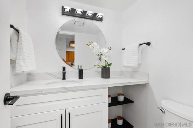 11020 Creekbridge Pl, San Diego CA: https://media.crmls.org/mediaz/07fe0251-c5fa-4a45-a1f6-162355ff0221.jpg