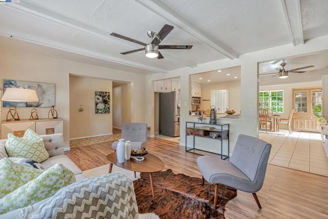 3950 Pinole Valley Rd, Pinole CA: https://media.crmls.org/mediaz/07fe68a1-4fb0-4491-b308-0d235ea7122b.jpg