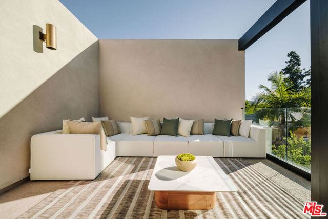 3440 Cattaraugus Avenue, Culver City CA: https://media.crmls.org/mediaz/07fe76f3-816b-4438-a938-9042ff14f405.jpg