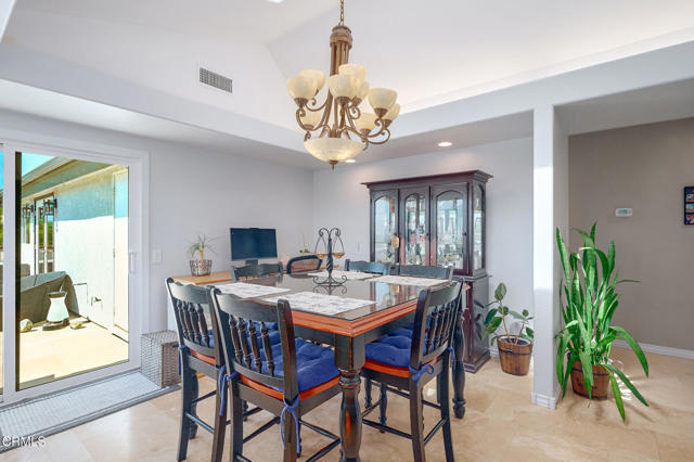 2207 Terra Bella Lane, Camarillo CA: https://media.crmls.org/mediaz/07fe8187-1271-405c-bd86-acc42147b860.jpg