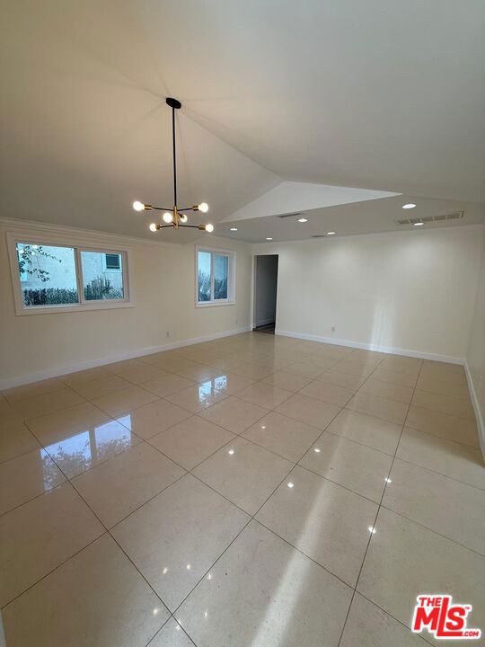 8446 Fenwick Street, Sunland CA: https://media.crmls.org/mediaz/07fe8b89-b0fa-4a3b-bb13-3644e5c30741.jpg