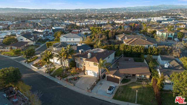 7412 Denrock Avenue, Los Angeles CA: https://media.crmls.org/mediaz/07fea6ee-81c1-420e-bd26-26bb7461b405.jpg